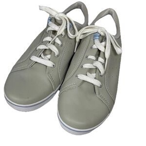 Keds ladies size 8.5 leather upper comfort lace up sneaker-new without box-beige